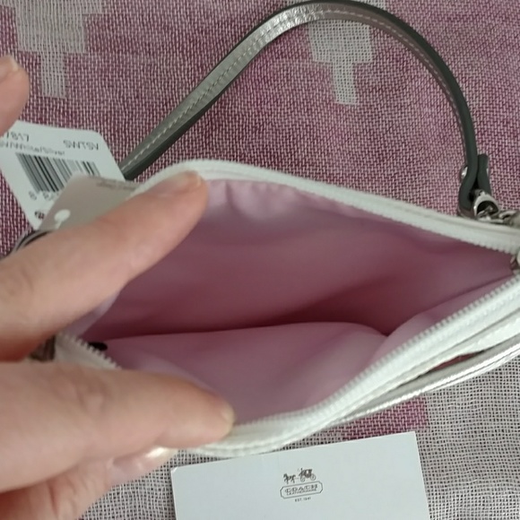White coach wristlet - Picture 4 of 5